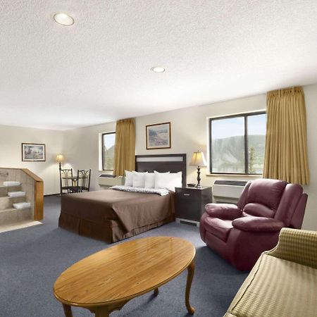 Super 8 By Wyndham Williams Lake Bc Экстерьер фото