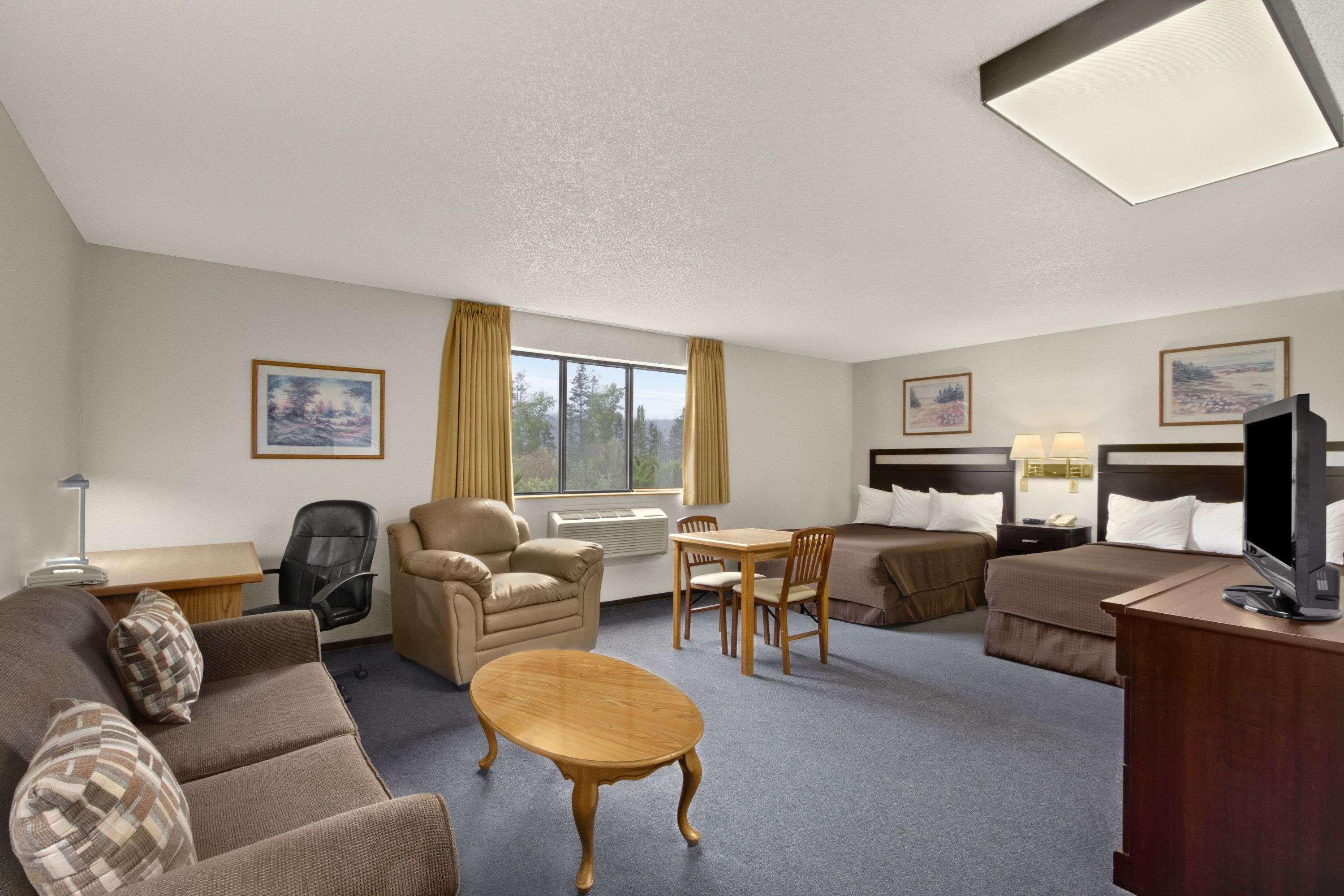 Super 8 By Wyndham Williams Lake Bc Экстерьер фото