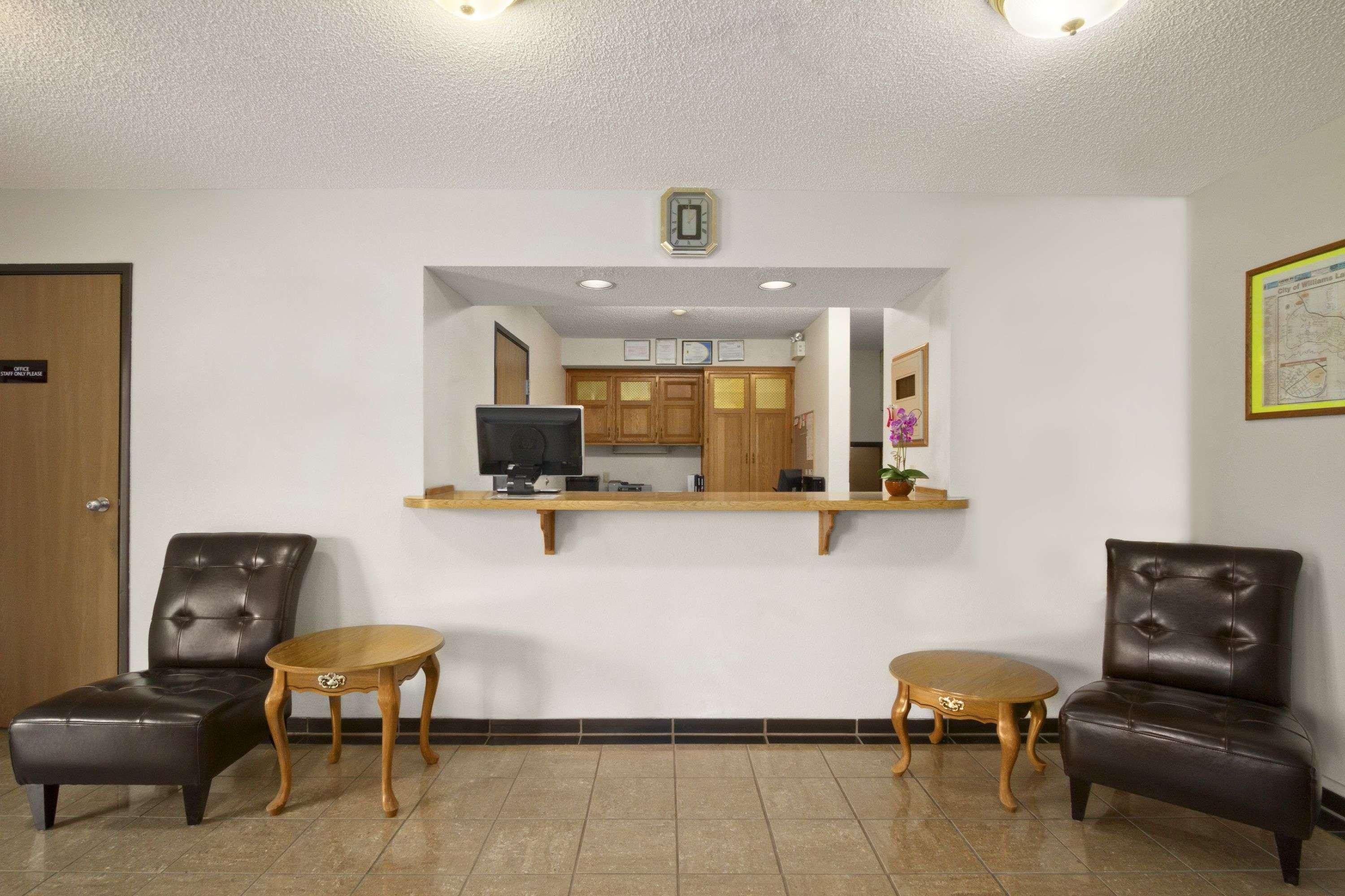 Super 8 By Wyndham Williams Lake Bc Экстерьер фото