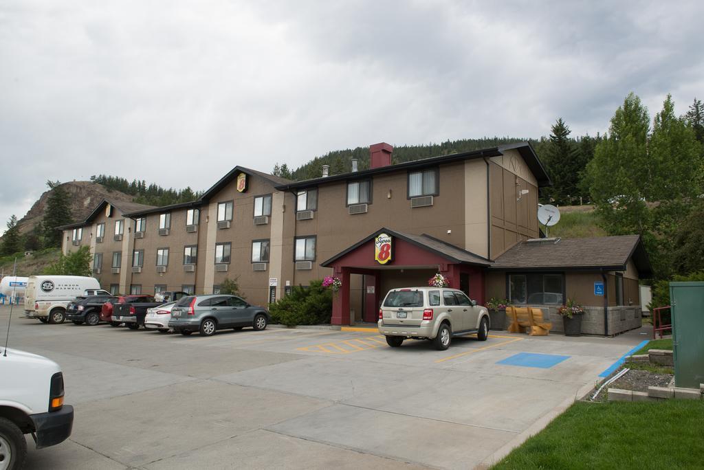 Super 8 By Wyndham Williams Lake Bc Экстерьер фото